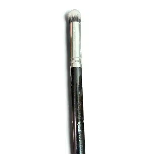 Concealer touch up brush